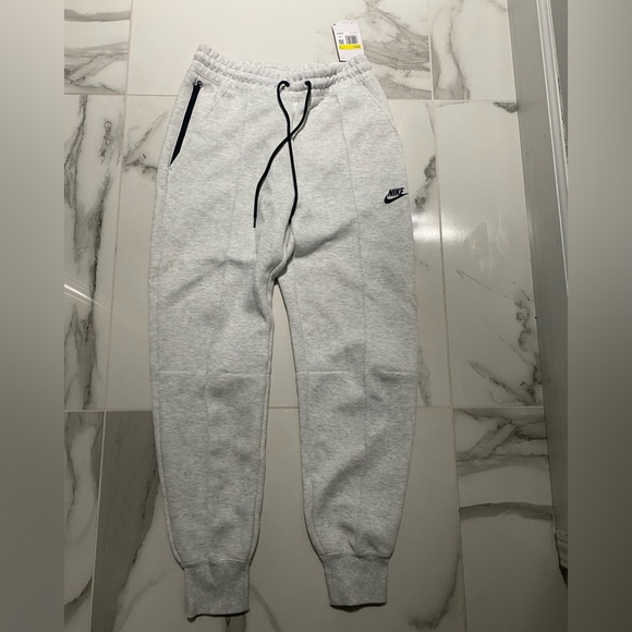 Nike tech women’s light  Gray sweat Pants - Picture 1 of 4